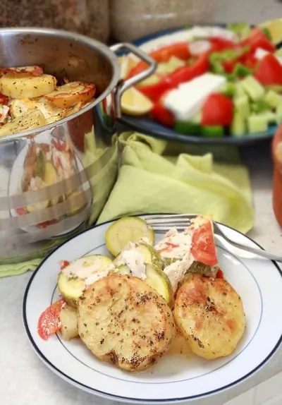 Запеченные кабачки с картофелем