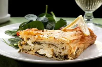 Пахлава с кабачками и фетой с йогуртово-мятным соусом