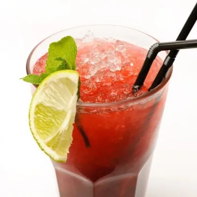 Ягодный шприцер с водкой