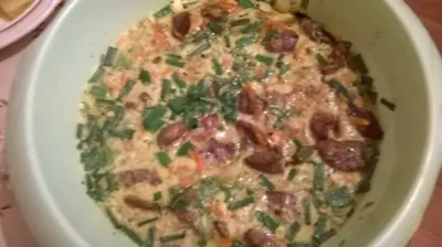 Куриная печень с яйцами, овощами и горчицей, запеченная в микроволновке