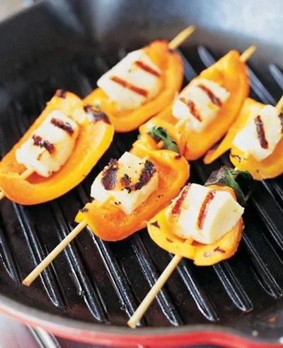 Кебаб из перцев и сыра халуми на гриле