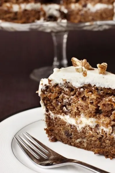 Морковный торт с изюмом и корицей