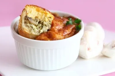 Жюльен с курицей, грибами и сметаной