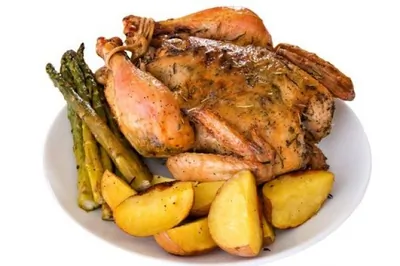 Курица, фаршированная говядиной и клюквой