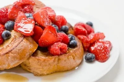 Быстрый лимонный хлеб с ягодами по итальянски