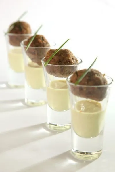 Куриные котлеты с соусом из бальзамического уксуса и тимьяном