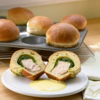 Булочки, фаршированные шпинатом и лососем