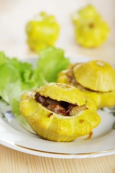 Патиссоны, фаршированные грибами