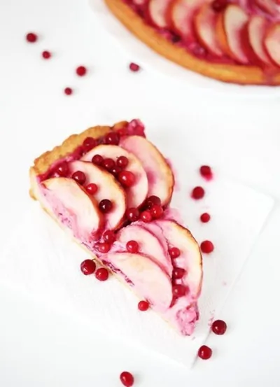 Брусничный десерт с корицей