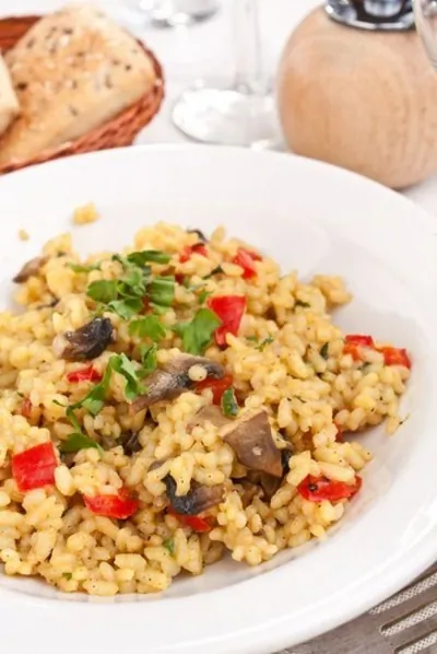 Куриный плов с грибами и базиликом