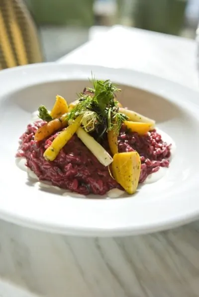 Красное «ризотто» из перловки с овощами