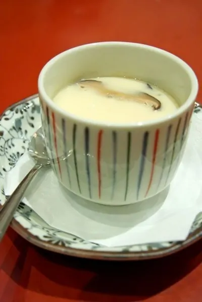 Запеченные яйца с грибами и пармезаном