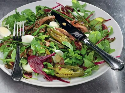 Свинина с зеленью и имбирным соусом