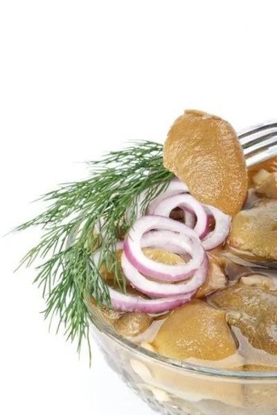 Маринованные шляпки шампиньонов с белом вине и фенхеле