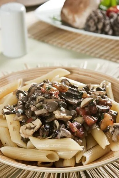 Быстрое грибное рагу в сливочном соусе с тимьяном