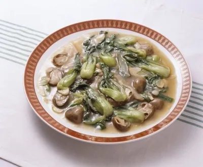 Жареные грибы с пак-чоем (Donggu Pei Shucai)