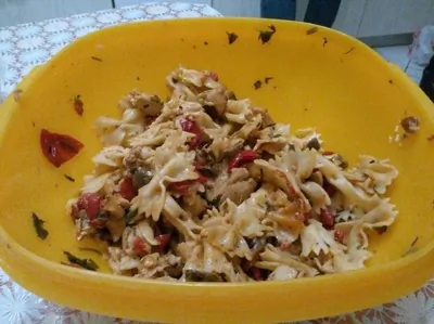 Фарфалле с курицей, грибами и рикоттой