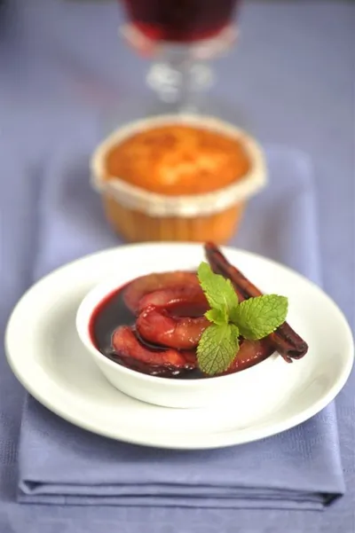 Слива в анжуйском вине