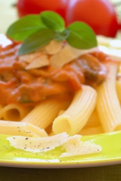 Паста с тыквой, грибами, горгонзолой и чипсами из шалфея