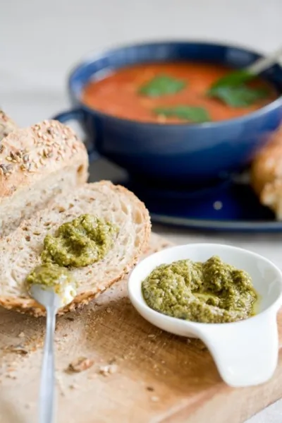 Песто из чесночных стрел с кедровыми орешками