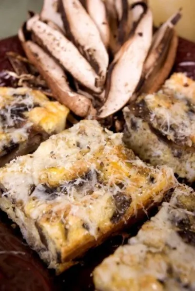 Горячая сырно-грибная закуска с тимьяном