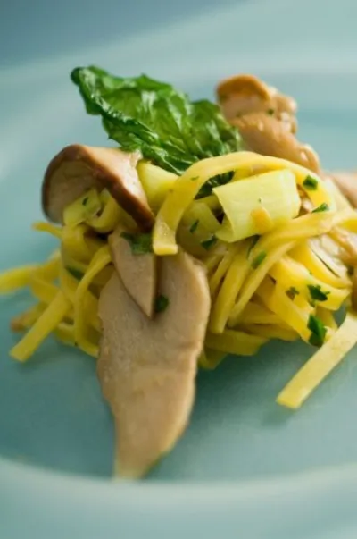 Тальятелле с грибами, лимонной цедрой, пармезаном и аргановым маслом