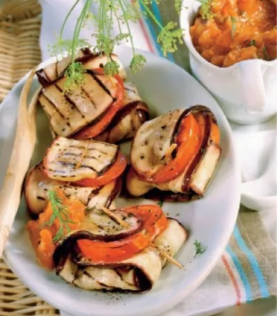 Конвертики из баклажанов с помидорами и хреном