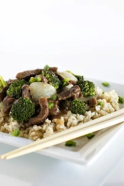 Жареная говядина с брокколи и имбирем