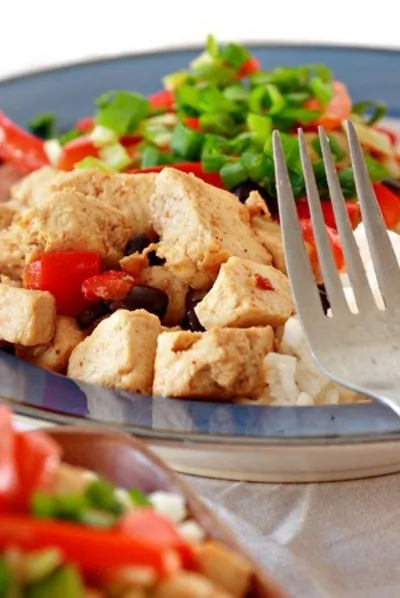 Жареные баклажаны с красным перцем и тофу