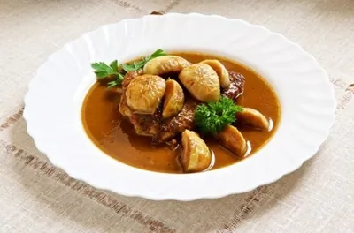 Жареная индейка с яблоками в кленовом соусе