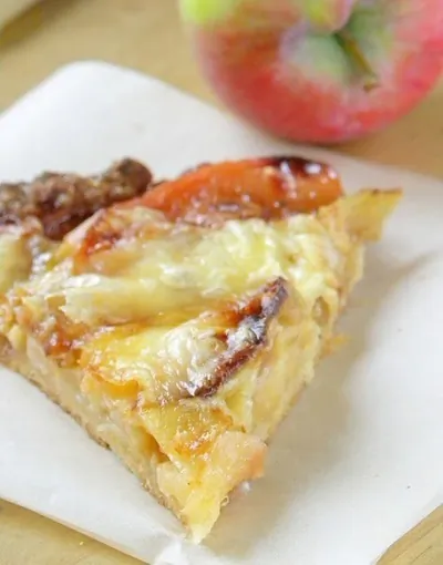 Яблочная кростата с сыром чеддер