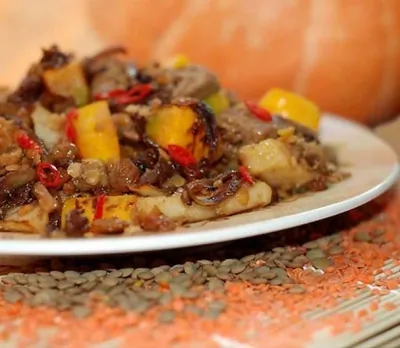 Тыквенное кисло-сладкое рагу с чечевицей