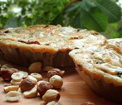 Киш с козьим сыром и лесными орехами