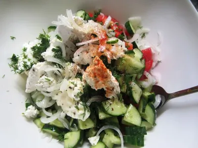 Салат овощной с сыром «Филадельфия»