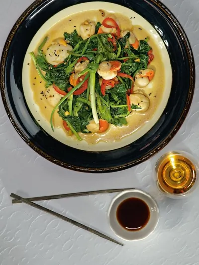 Морские гребешки с овощами