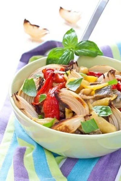 Печеные овощи с розмарином