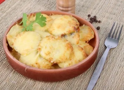 Гратен из батата со сливками и пармезаном