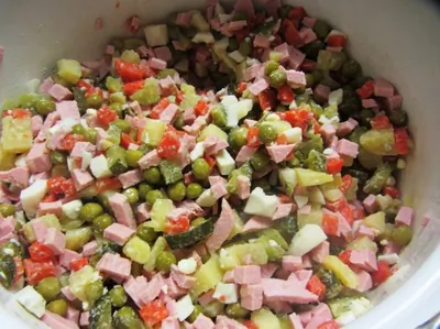 Оливье с солеными огурцами