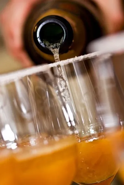 Персиковый коктейль с шампанским