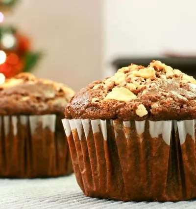 Маффины из горького шоколада с фундуком и фисташками