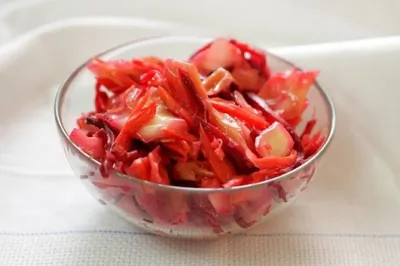 Тушеная красная капуста с яблоками и хересным уксусом