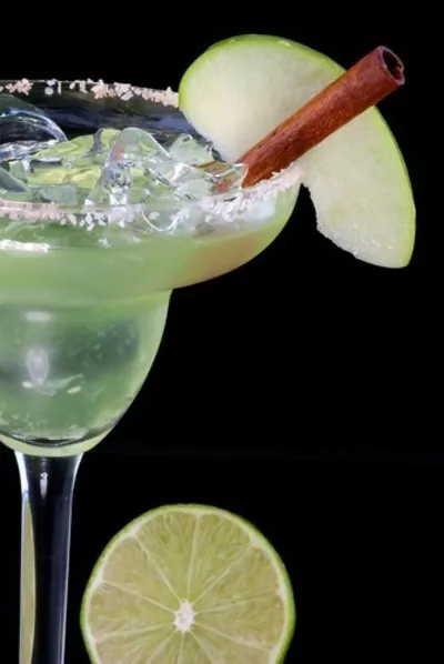 Яблочно-лаймовый зеленый пунш