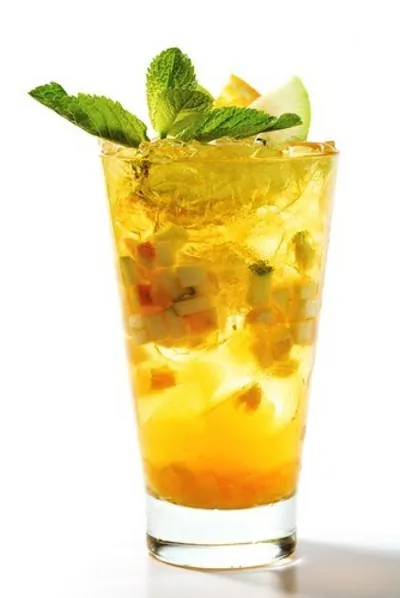 Апельсиновый пунш с джином и цитрусовым льдом