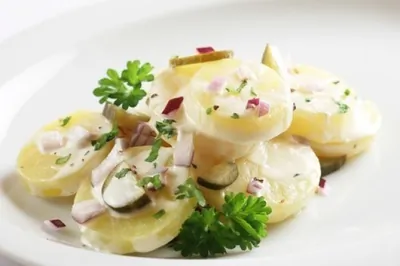 Картофельный салат с грецкими орехами и эстрагоном