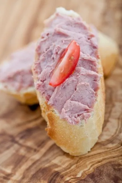 Паштет из куриной печени с чесноком и тимьяном