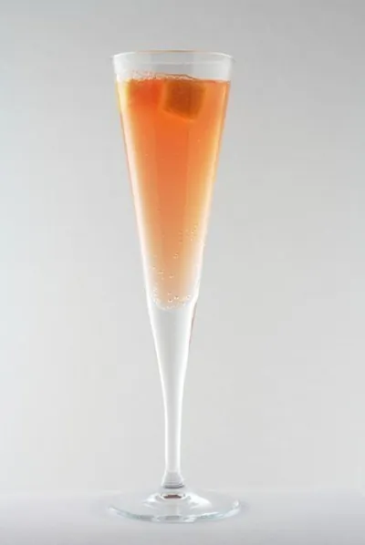 Коктейль из шампанского с коньяком