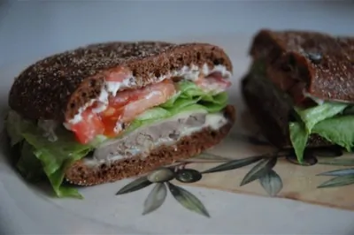 Теплый сырный cэндвич с печенью