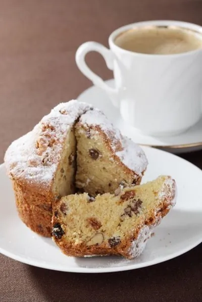 Банановые маффины с шоколадными чипсами и грецкими орехами