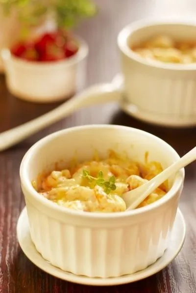 Куриный жюльен в сливочном соусе с золотистой корочкой из пармезана