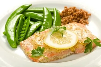 Золотистый лосось в лимонной глазури